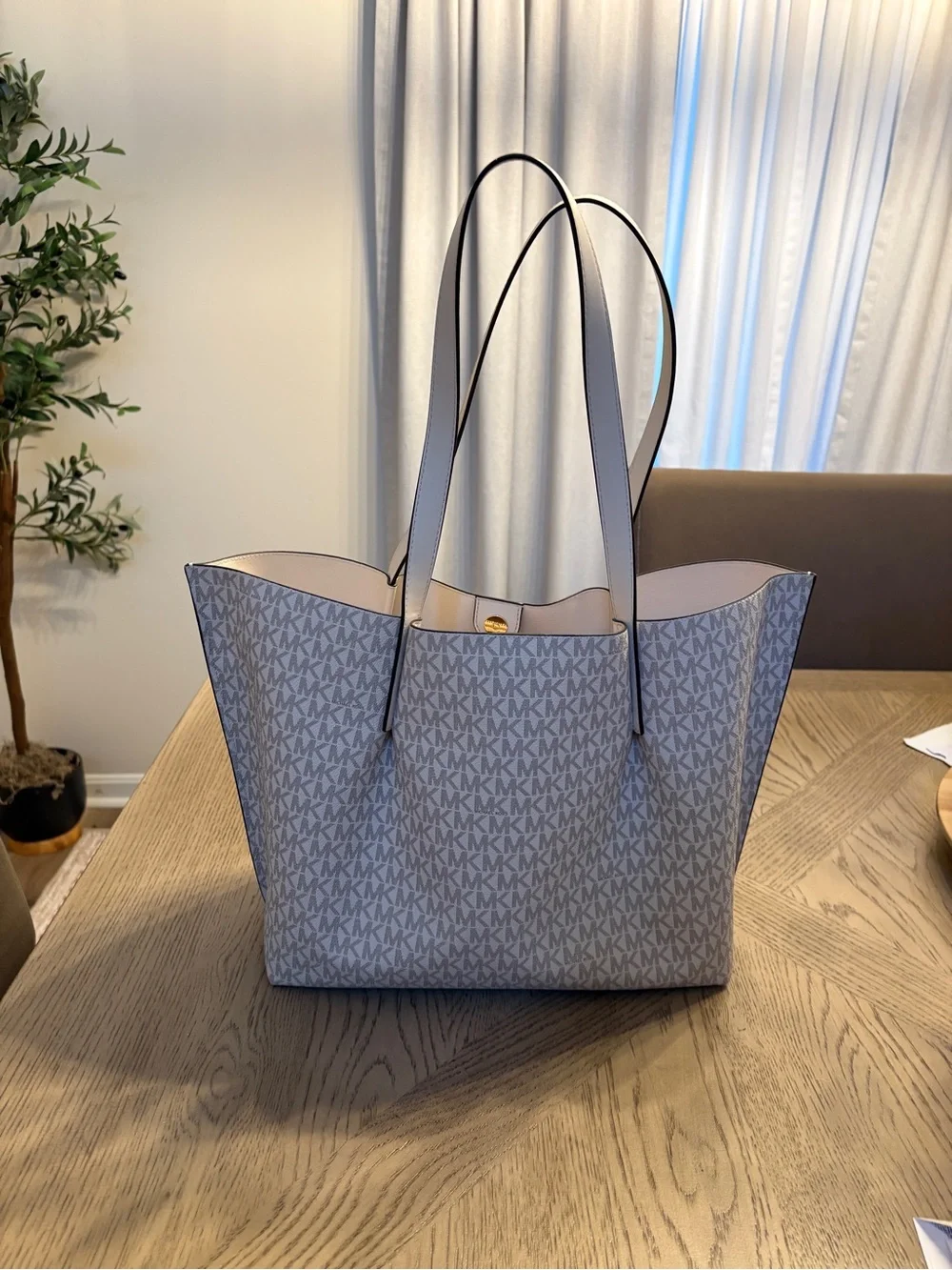 Michael Kors stylish michael